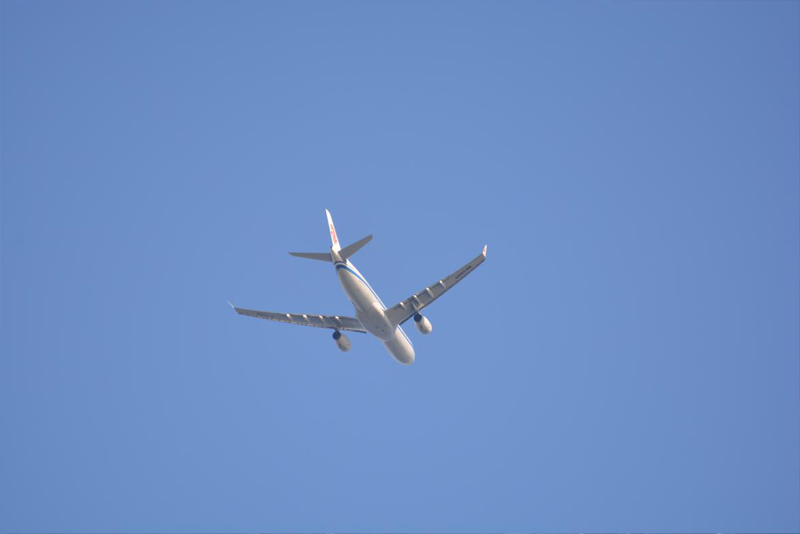 7.快晴の空には多くの飛行機が往来