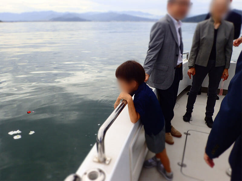 6.穏やかな海での散骨