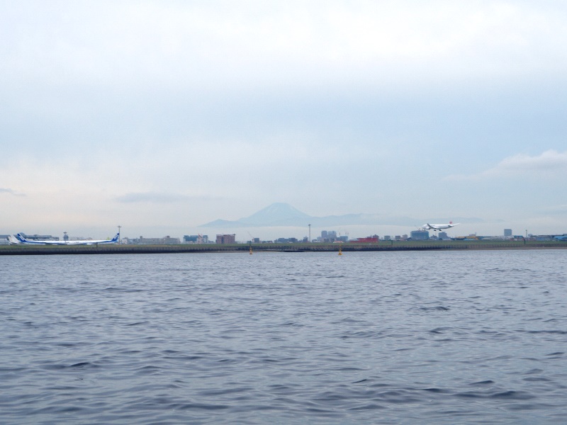 5.羽田空港の向こうには富士山