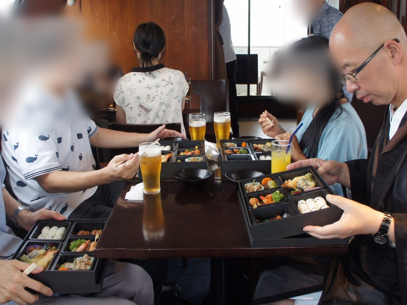 8.献杯・会食