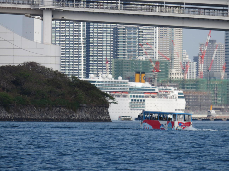 11.水陸両用バス