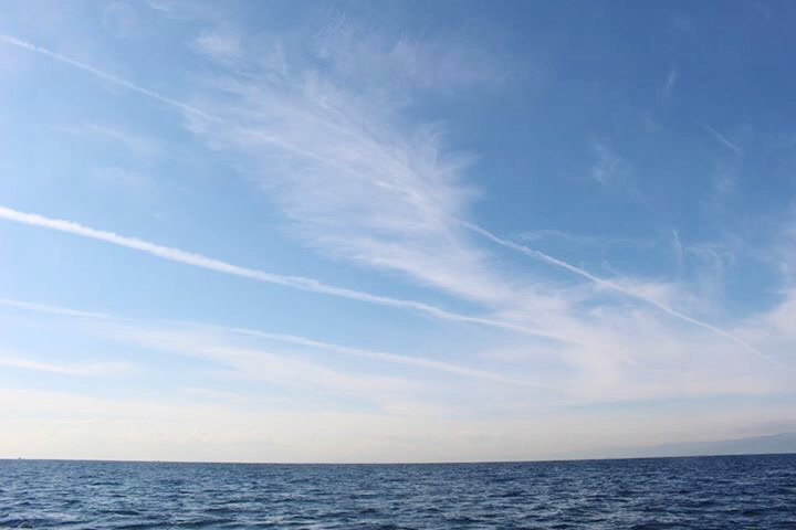 6.冬の空に浮かぶ筋雲