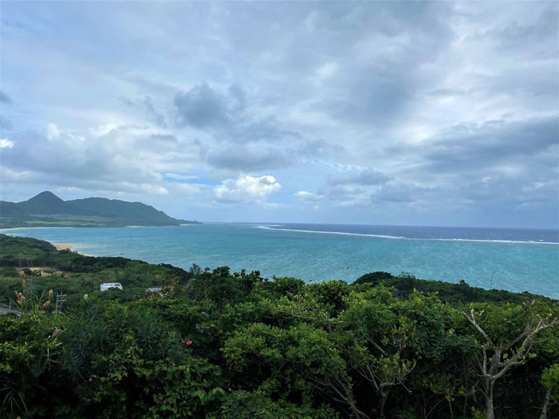 12.石垣の海へ手を合わせて