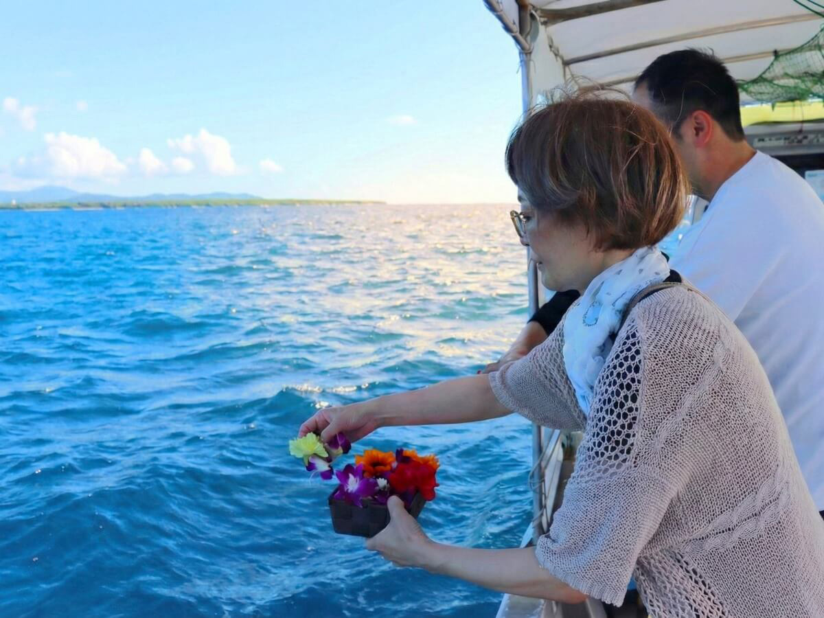 7.南国らしいお花を献花