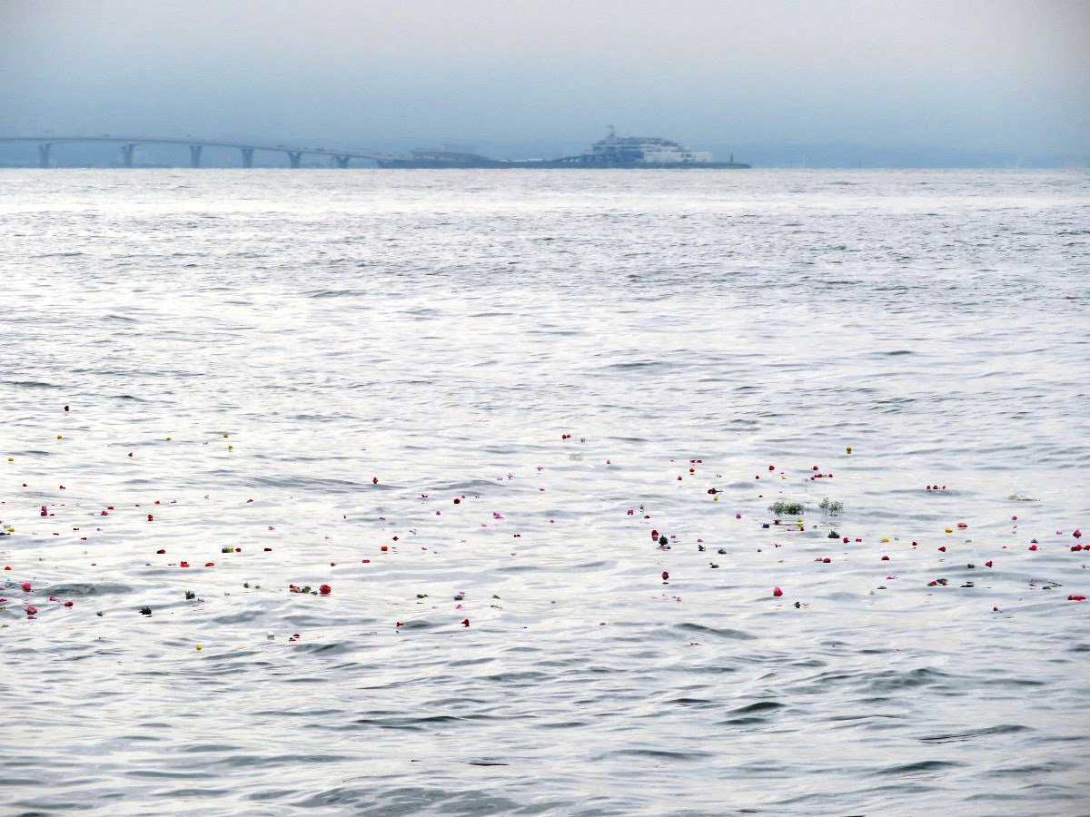 8.遠くに海ほたるが見えます