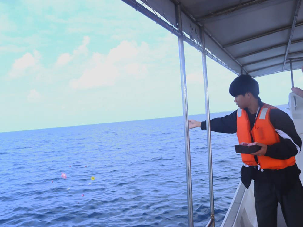 9.宮古島の海へ手向けます