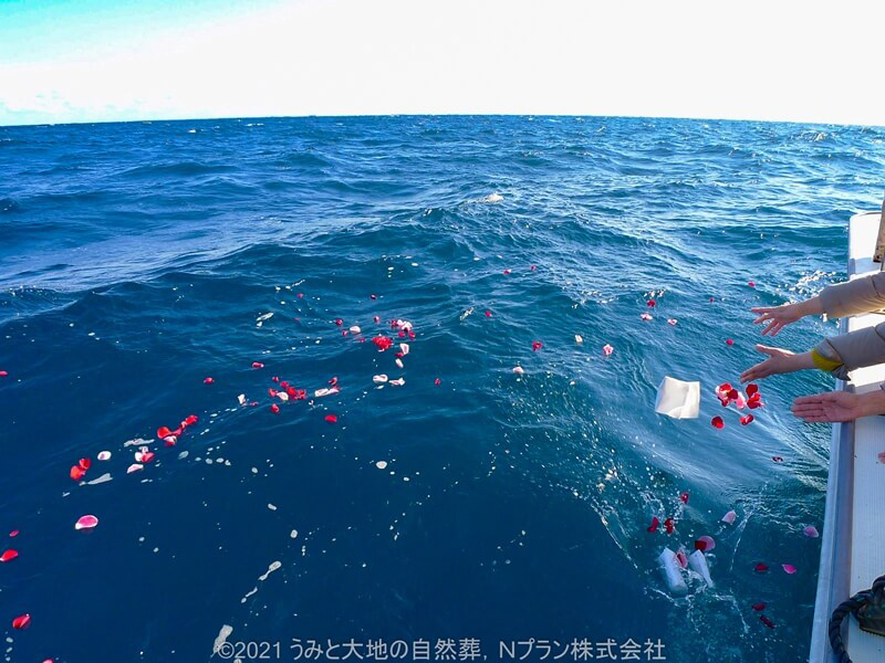 2.外浦崎沖で散骨