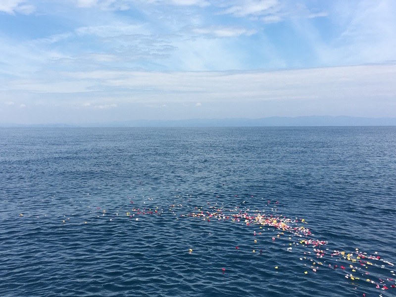 10.快晴の富山の海でした