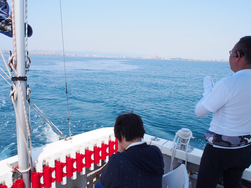 10.ふたたび海に手を合わせます